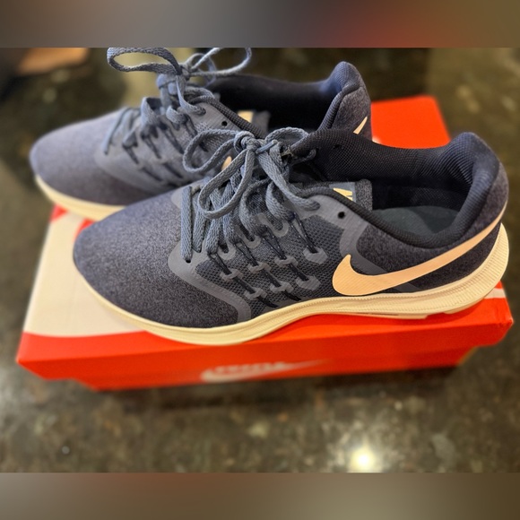 NIKE Women’s Run Swift Running Shoe - Picture 5 of 5